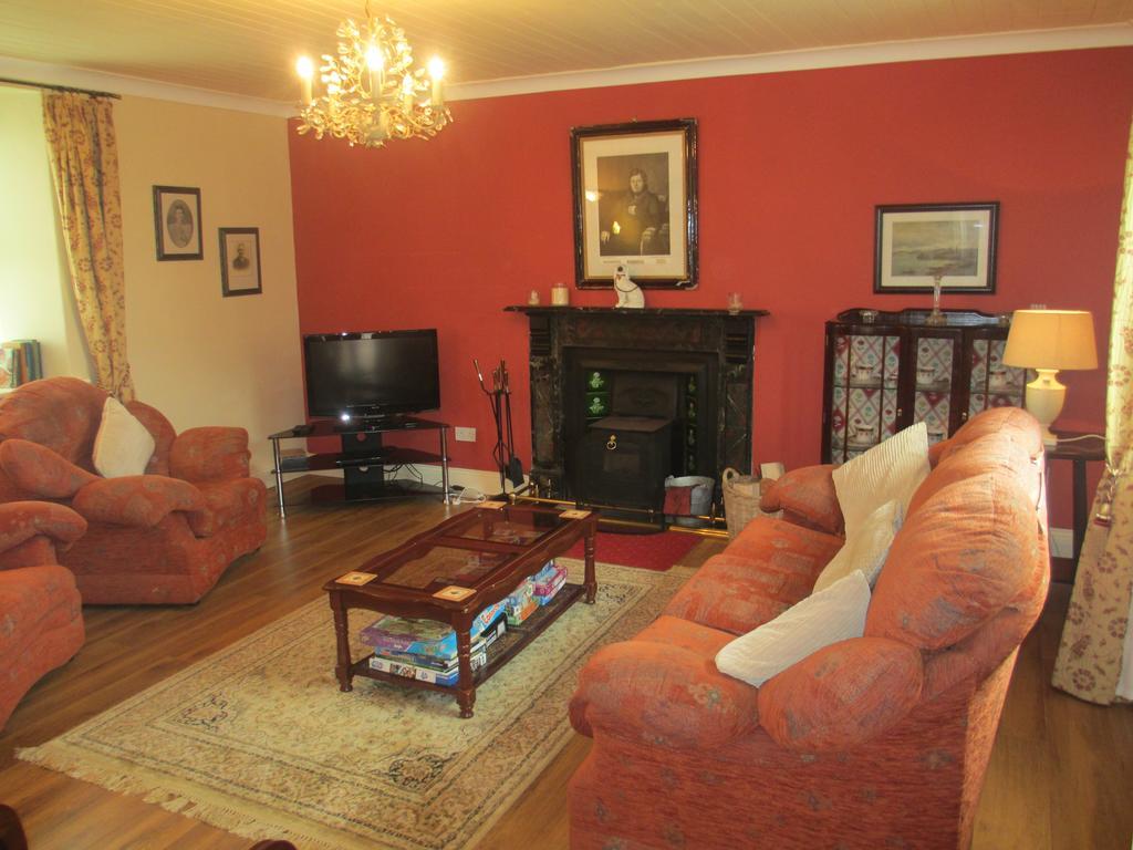 Tralia Farmhouse Self Catering Farranfore Ruang foto